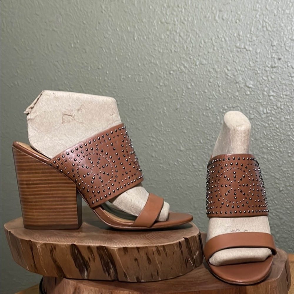 HTF COACH DUTCHESS LEATHER STUDDED BLOCK HEEL SANDALS
